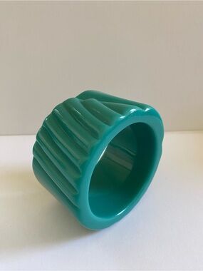 Rara Avis by Iris Apfel Chunky Acrylic Carved Bangle Turquoise Bracelet w/Box